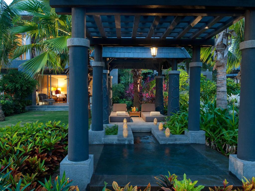 Двухместный (Ocean Front Pavilion with Plunge Pool(Need to make appointment 1 day in advance: Limos pick-up service from Sanya Phoenix Airport for breakfast including reservations +30-miniute photo-shooting ）), Mandarin Oriental, Sanya