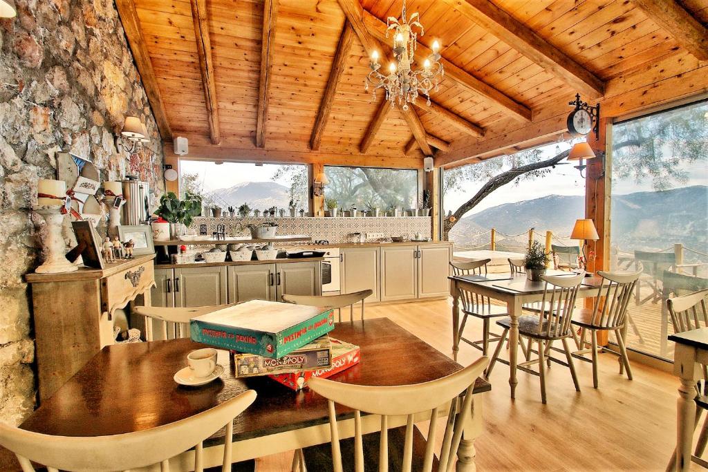 AlmondHouse Suites with Fireplace - ADULTS ONLY photo 1
