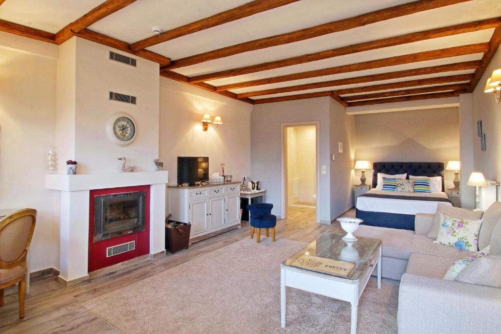 AlmondHouse Suites with Fireplace - ADULTS ONLY photo 3
