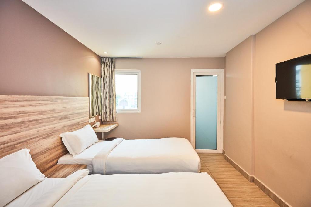 Трехместный (Улучшенный трехместный номер), Fragrance Hotel - Crystal