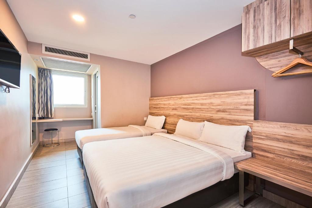 Трехместный (Улучшенный трехместный номер), Fragrance Hotel - Crystal