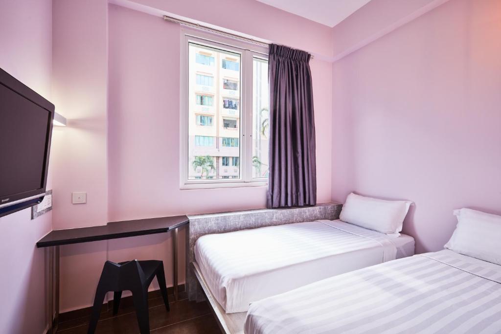 Двухместный (Deluxe Room with 1 Double and 2 Single Beds), Fragrance Hotel - Pearl