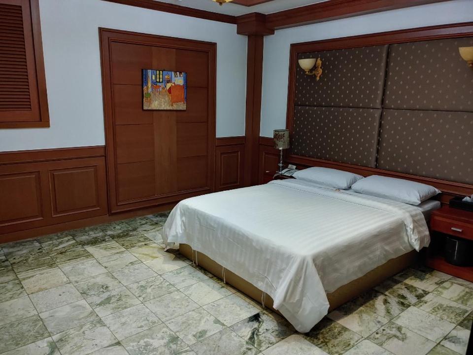 Metro Pol Tourist Hotel photo 2