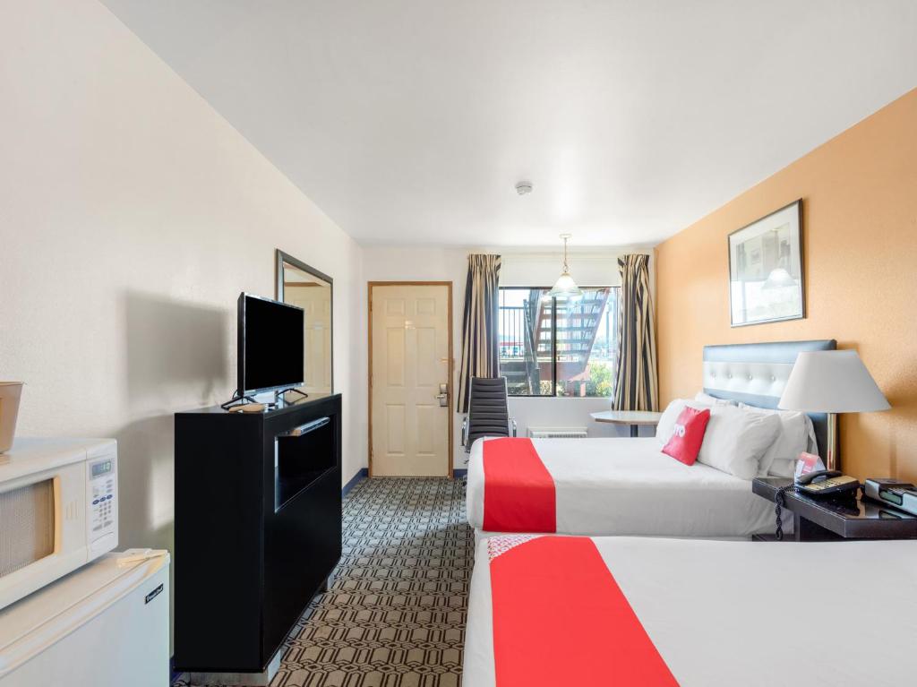 Arlington Motor Inn image