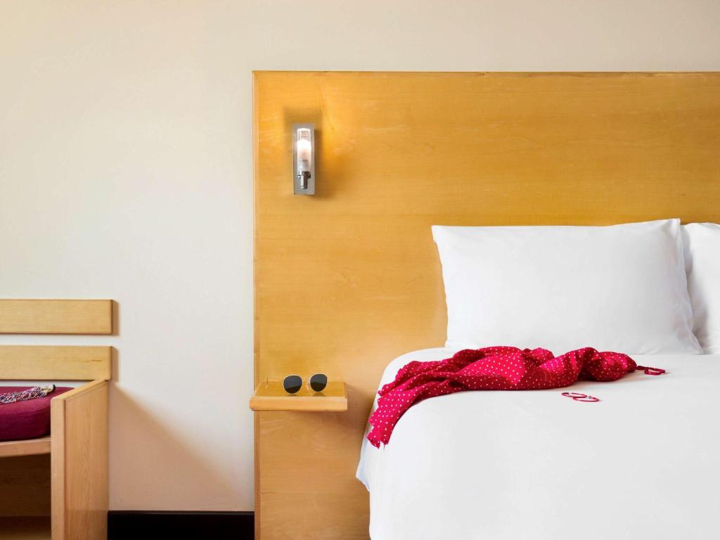 Двухместный (Улучшенный двухместный номер с 1 кроватью), Ibis Muscat
