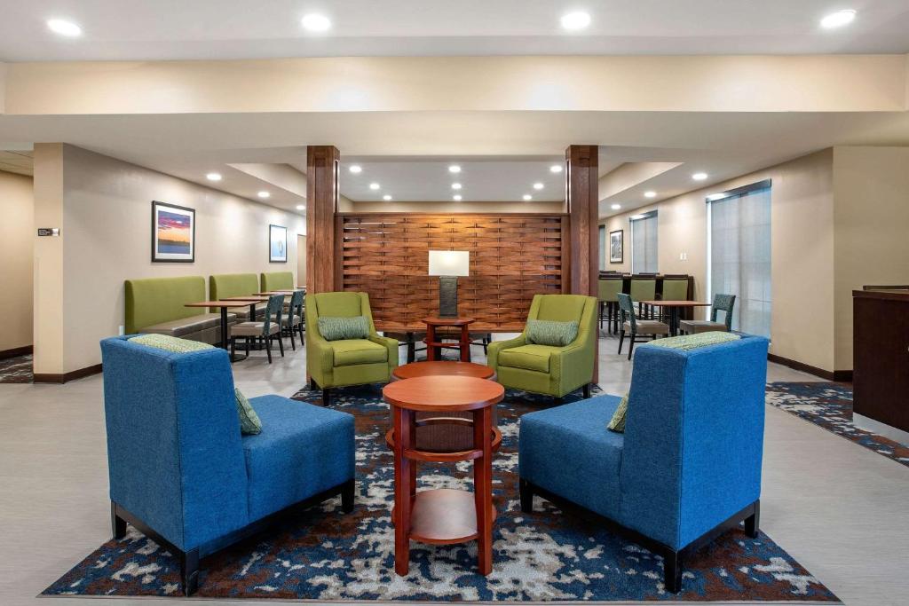 Comfort Inn and Suites Ames near ISU Campus photo 4