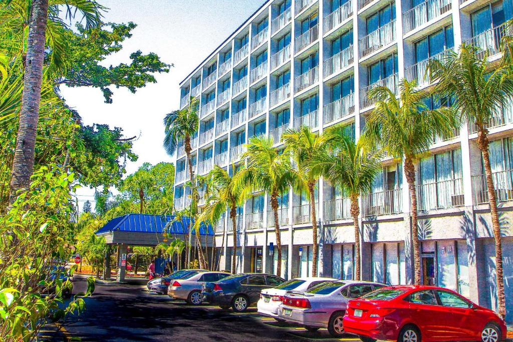 North Miami Beach Gardens Inn & Suites image