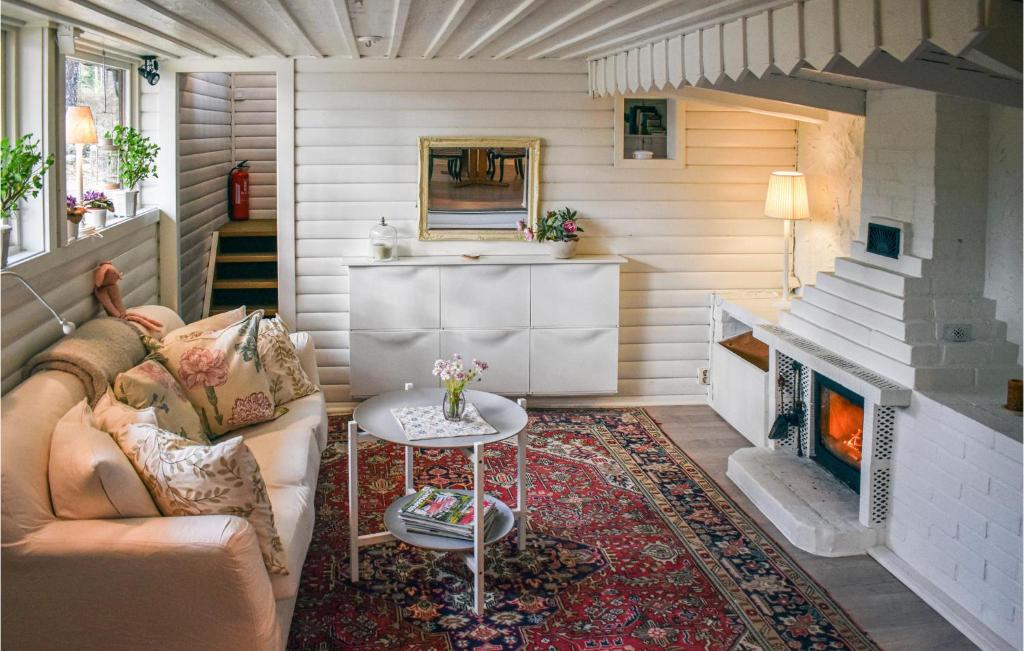 Stunning Home In Tidaholm With 3 Bedrooms And Sauna photo 3