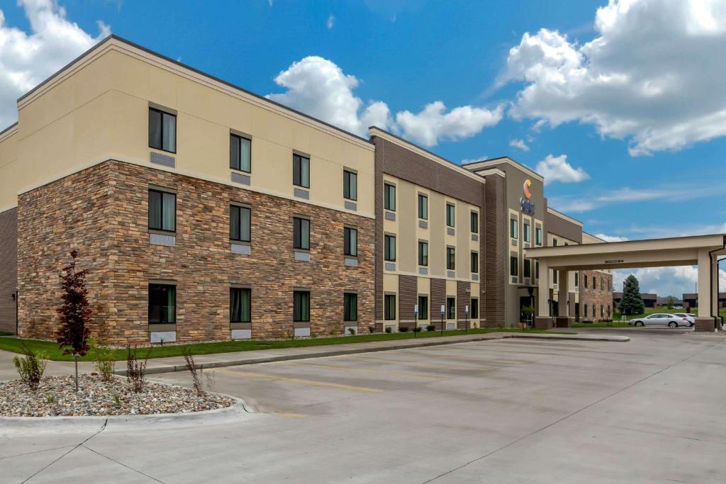 Comfort Inn and Suites Ames near ISU Campus photo 1
