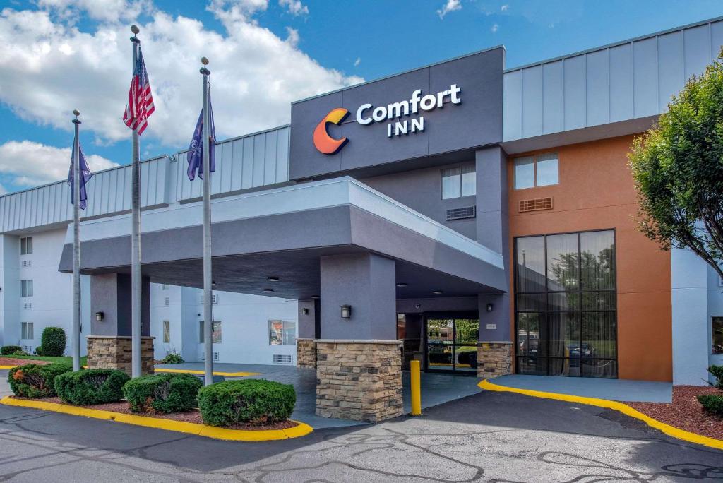 Comfort Inn South image
