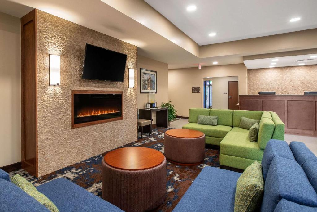 Comfort Inn and Suites Ames near ISU Campus photo 3