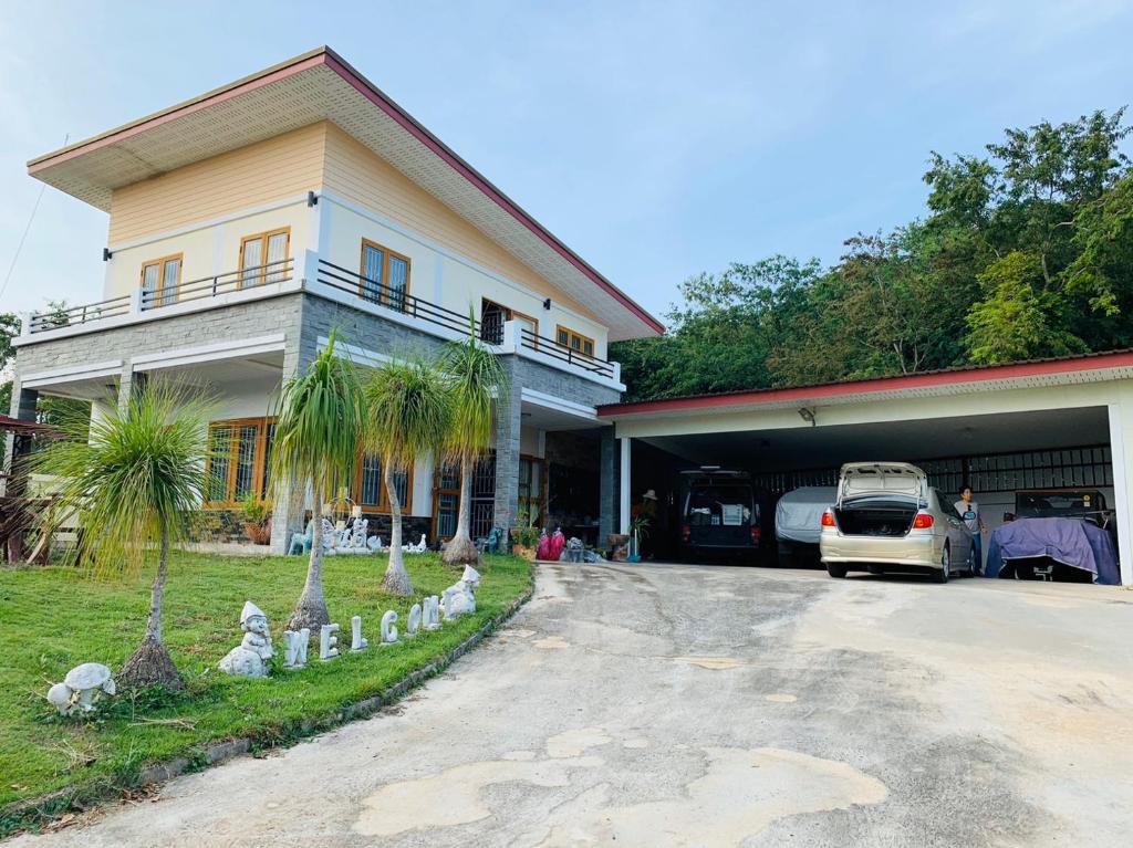 Baan SamPeeNongg Khaoyai