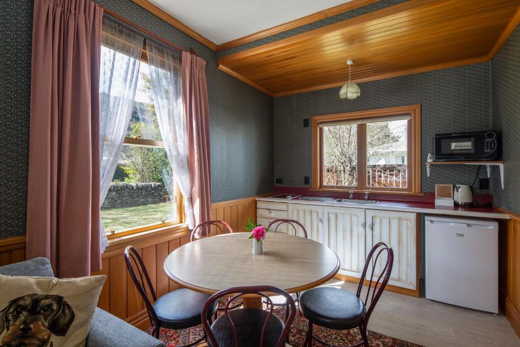 Settlers Cottage Motel photo 2