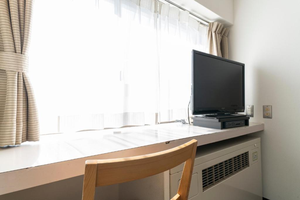 Hotel Econo Higashi Kanazawa - Tap to explore photos