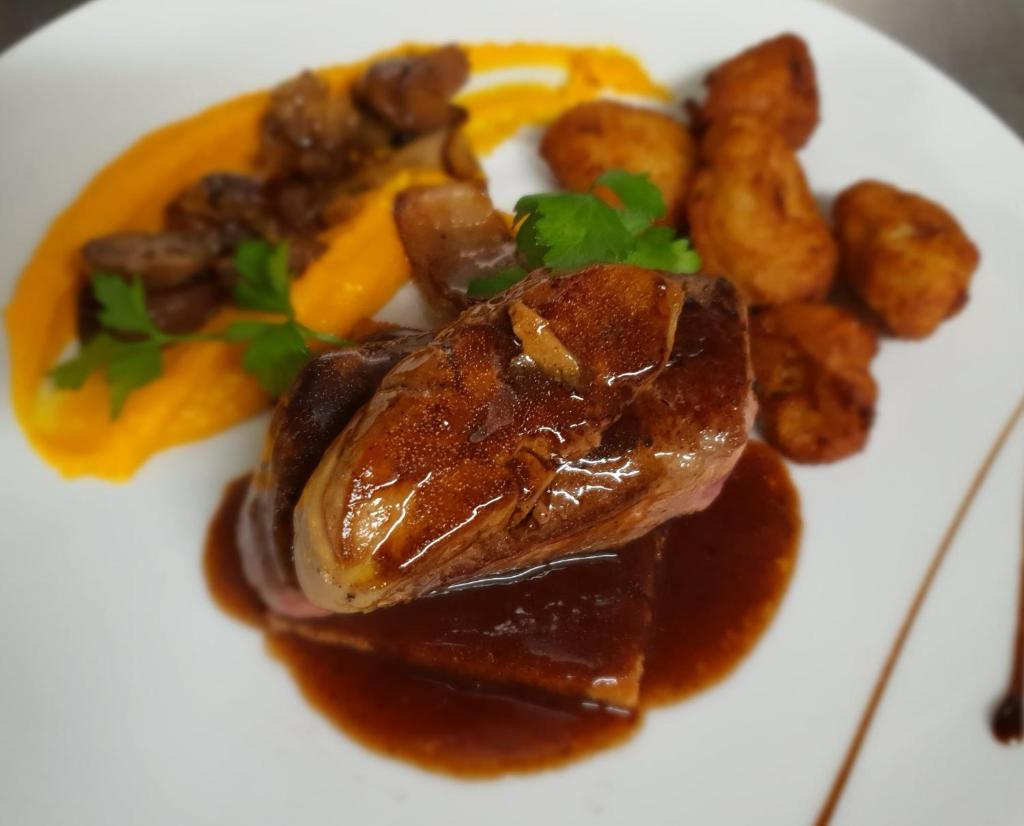 Hotel Restaurant Cousseau - Thumbnail image