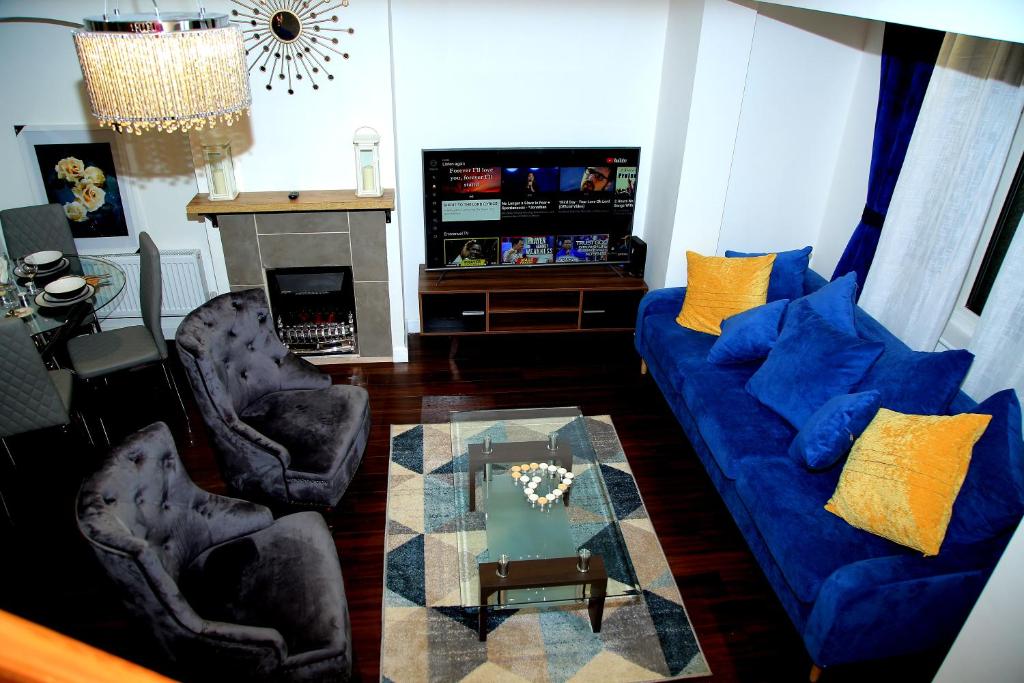 A Modern, Comfy Newly Remodeled 2bd House - Tap to explore photos