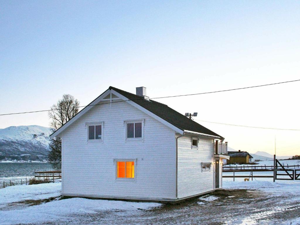8 person holiday home in KVAL YA photo 2