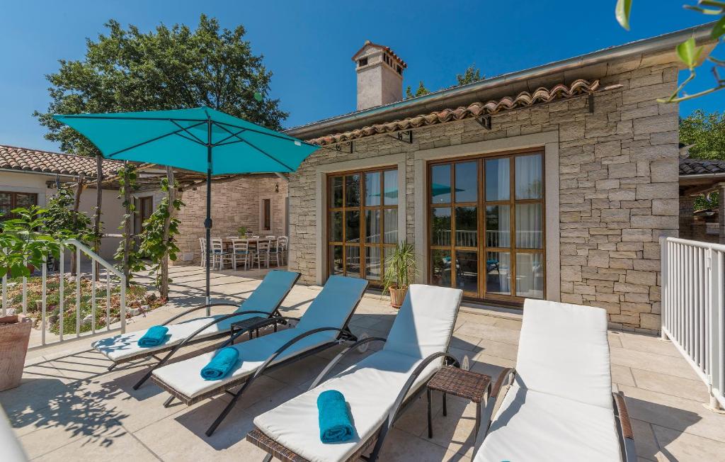 Family Villa Lipica with private pool and jacuzzi photo 4