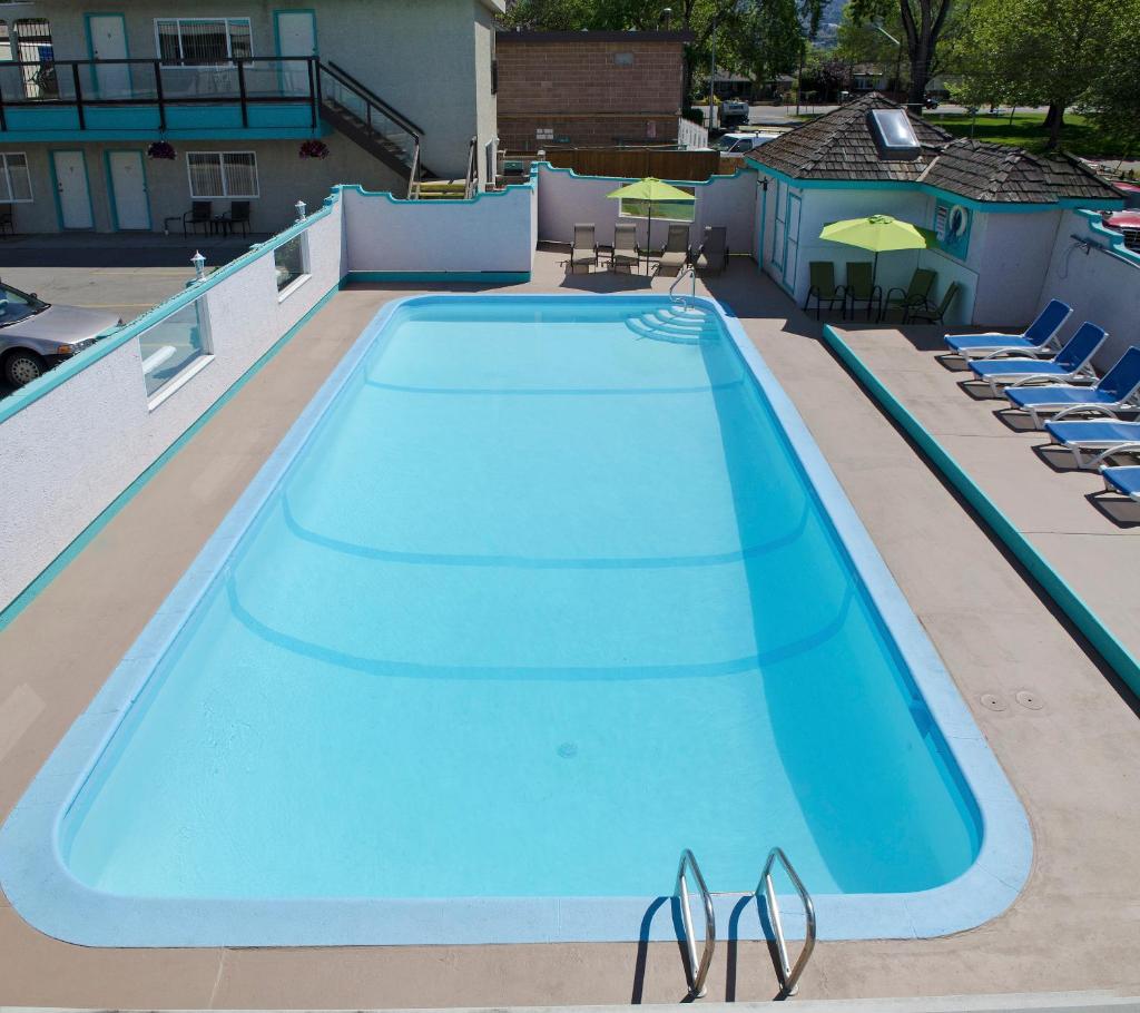 Tiki Shores Inn & Suites photo 2