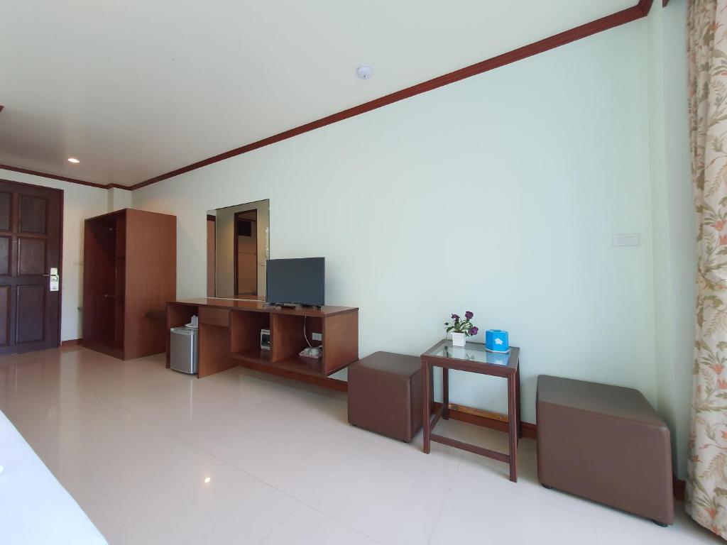 Двухместный (Улучшенный двухместный номер с 1 кроватью, 3 этаж), Mam Kaibae Beach Resort Koh Chang