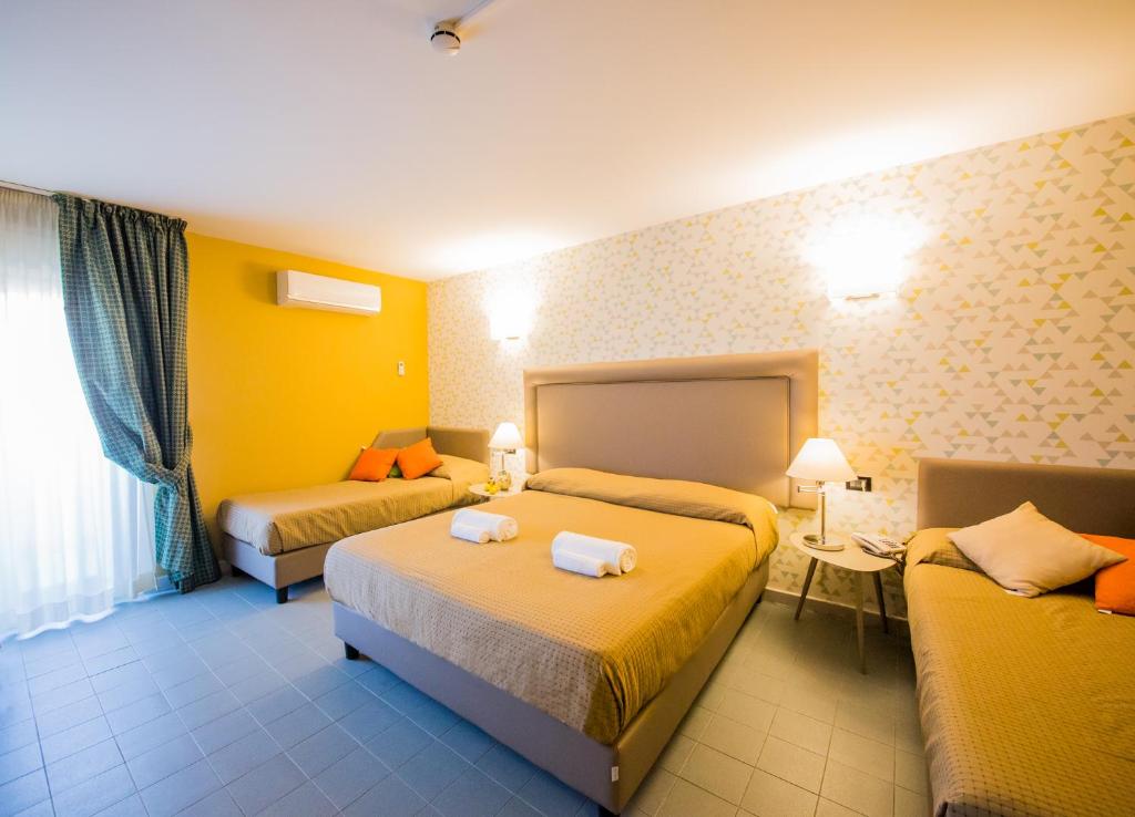 Albergo Athenaeum - Tap to explore photos
