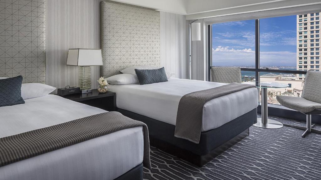 Четырехместный (Клубный двухместный номер «Гранд» с 2 двуспальными кроватями), Manchester Grand Hyatt San Diego