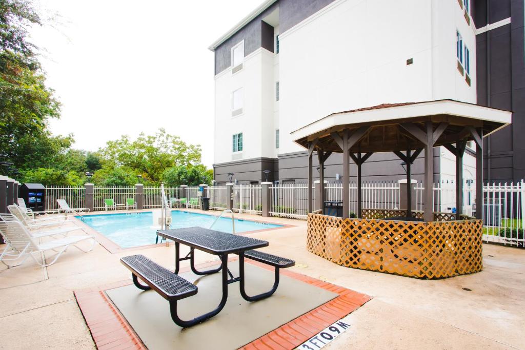 Palacio Royale Inn Signature Katy photo 2