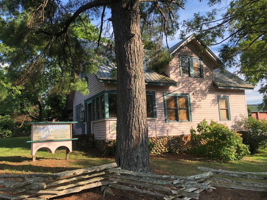 Smokies Bed and Breakfast image