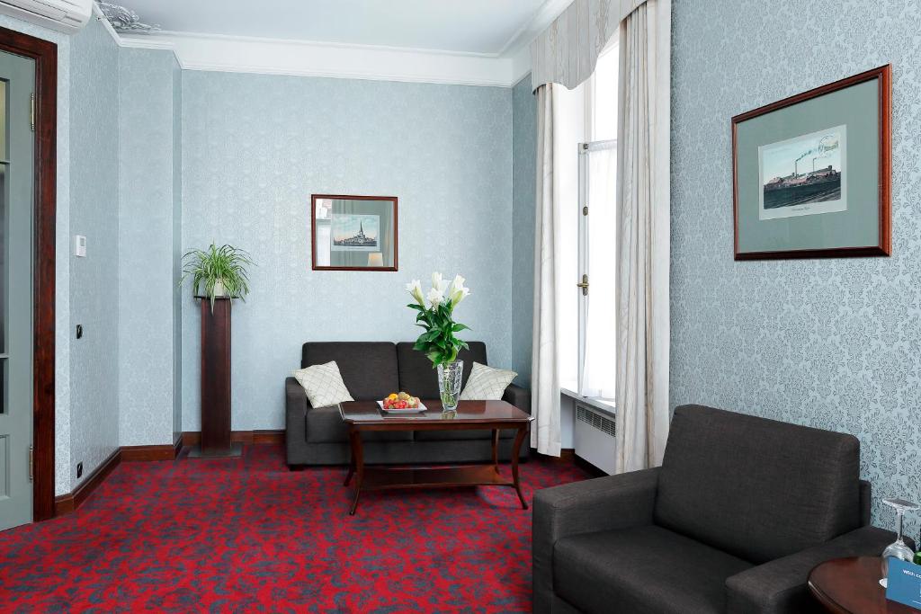 Сьюит (Полулюкс - Историческое главное здание), Hestia Hotel Barons