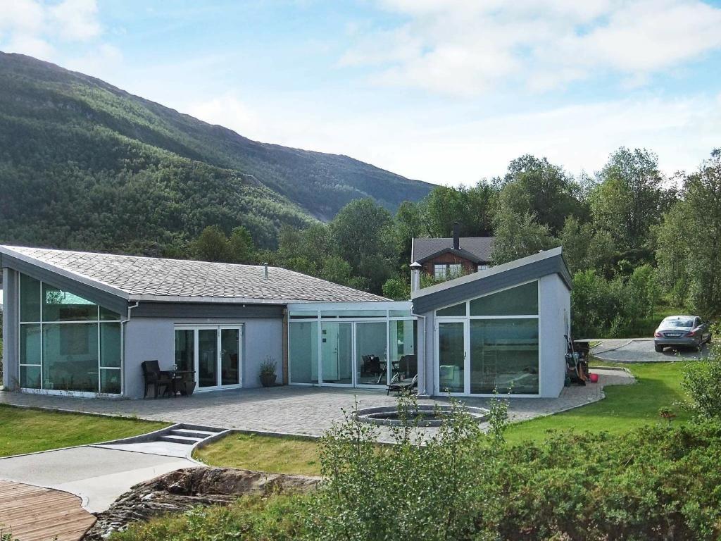 Four-Bedroom Holiday home in Inndyr 2 photo 2