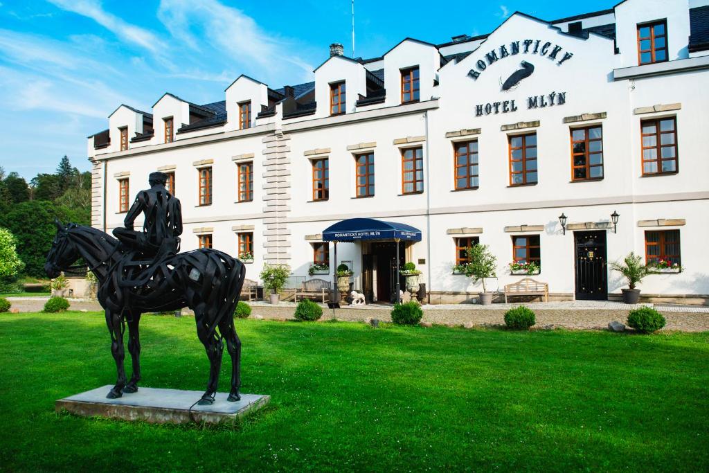 Romantic Hotel Mlýn Karlstejn photo 3
