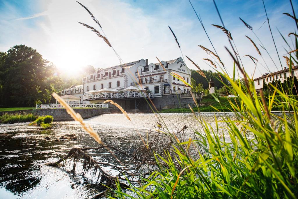 Romantic Hotel Mlýn Karlstejn photo 2