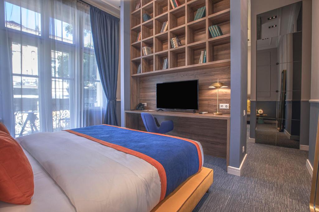 Heritage Hotel and Suites Room Type - Suite with Balcony