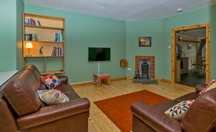 Cosy Cottage Close to East Beach, Shops, Restaurants and RAF base photo 3