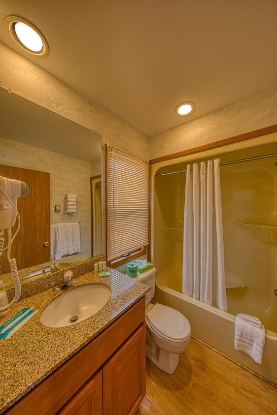 Sea Spray Motel image