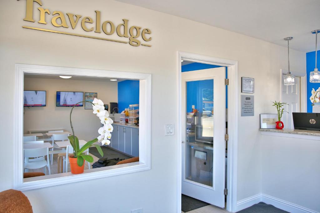 Travelodge by Wyndham Crescent City photo 3