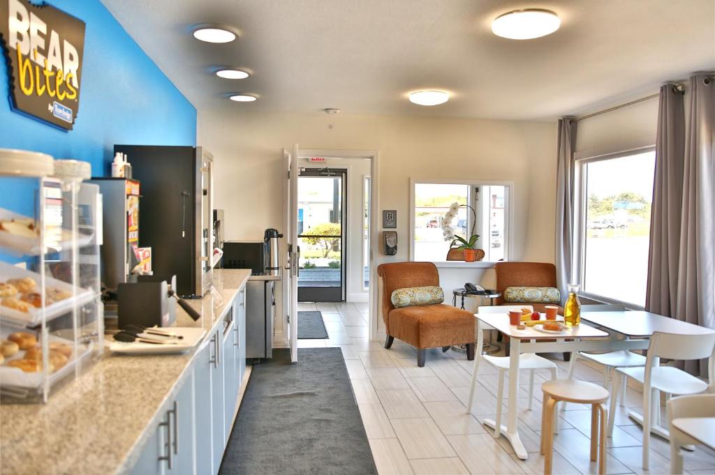 Travelodge by Wyndham Crescent City photo 1