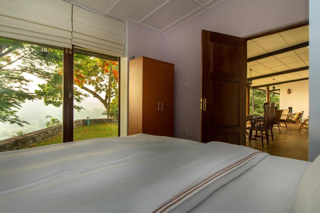 The Buena Vista Kandy - Tap to explore photos