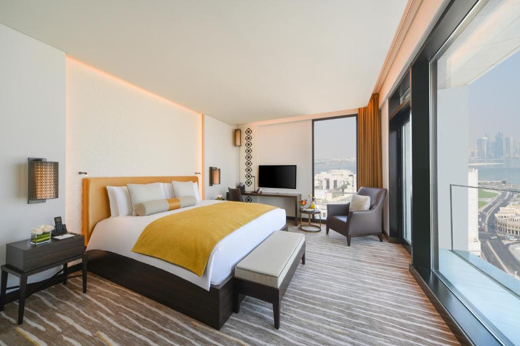 Двухместный (Номер Делюкс с кроватью размера «king-size» и балконом), Alwadi Hotel Doha - MGallery