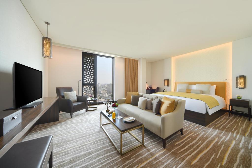 Трехместный (Представительский номер с кроватью размера «king-size»), Alwadi Hotel Doha - MGallery