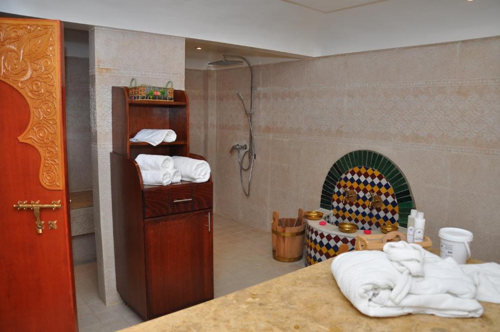 Across Hotels & Spa photo 4