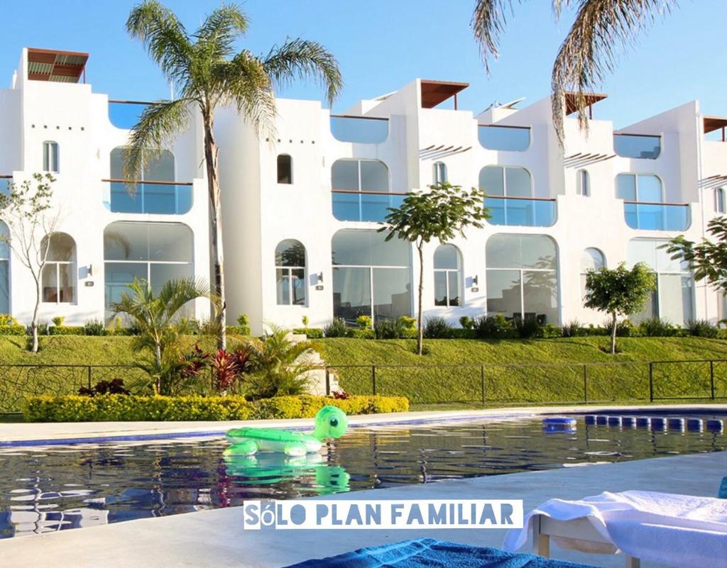 Bonita Casa en Condominio con Alberca y Acceso al Lago photo 4
