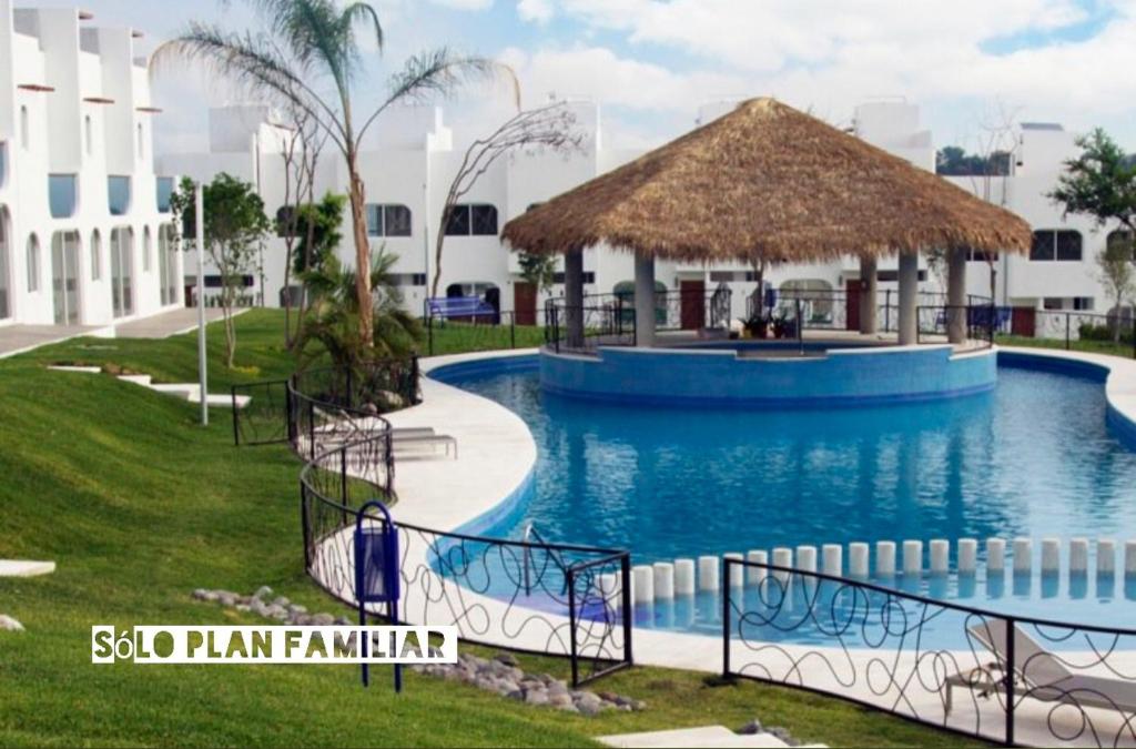Bonita Casa en Condominio con Alberca y Acceso al Lago photo 2