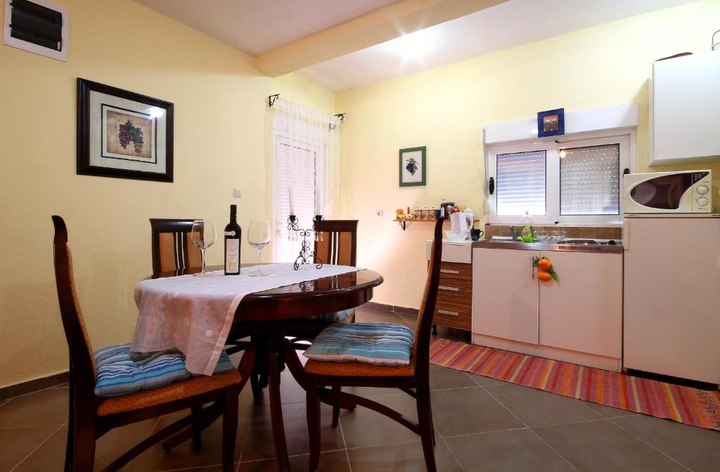 Lighthouse Apartments photo 1