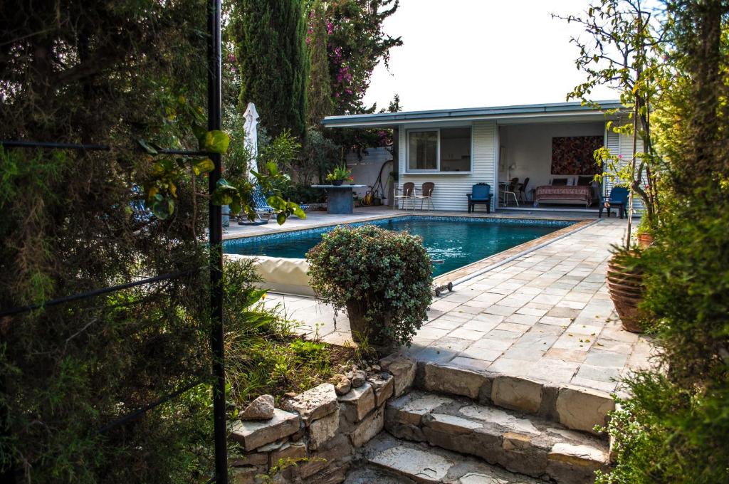 Idyllic studio with private pool photo 4