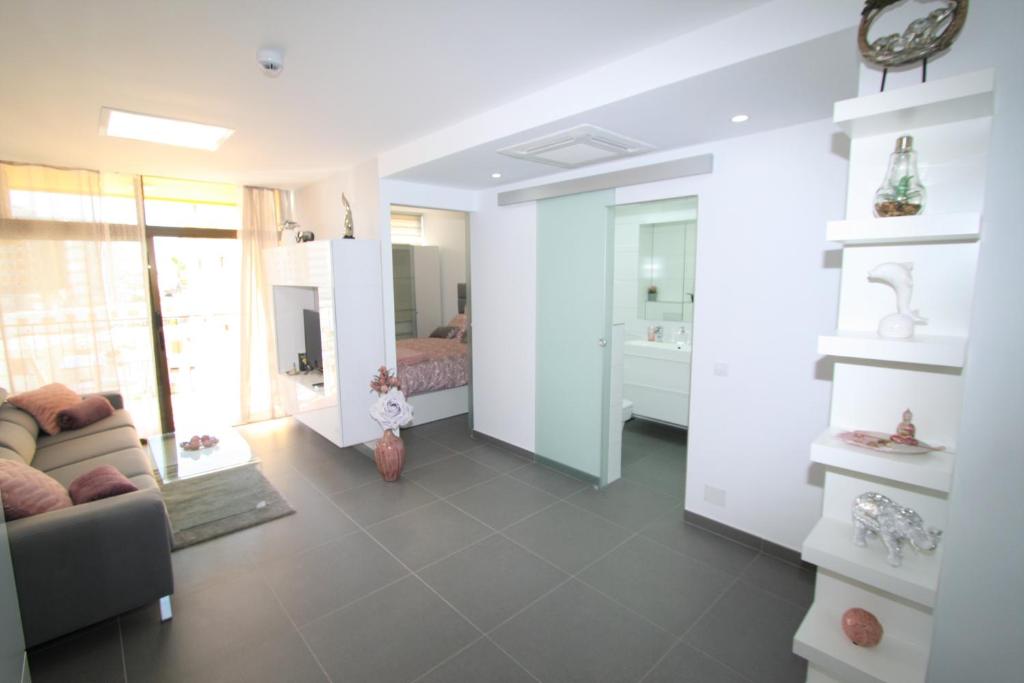 Fantastic apartment with sea views