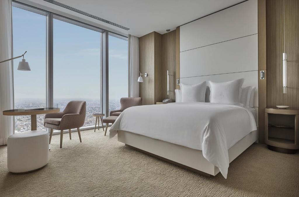 Сьюит (Skyline Corner One Bedroom Suite - Accessible), Four Seasons Hotel Philadelphia at Comcast Center