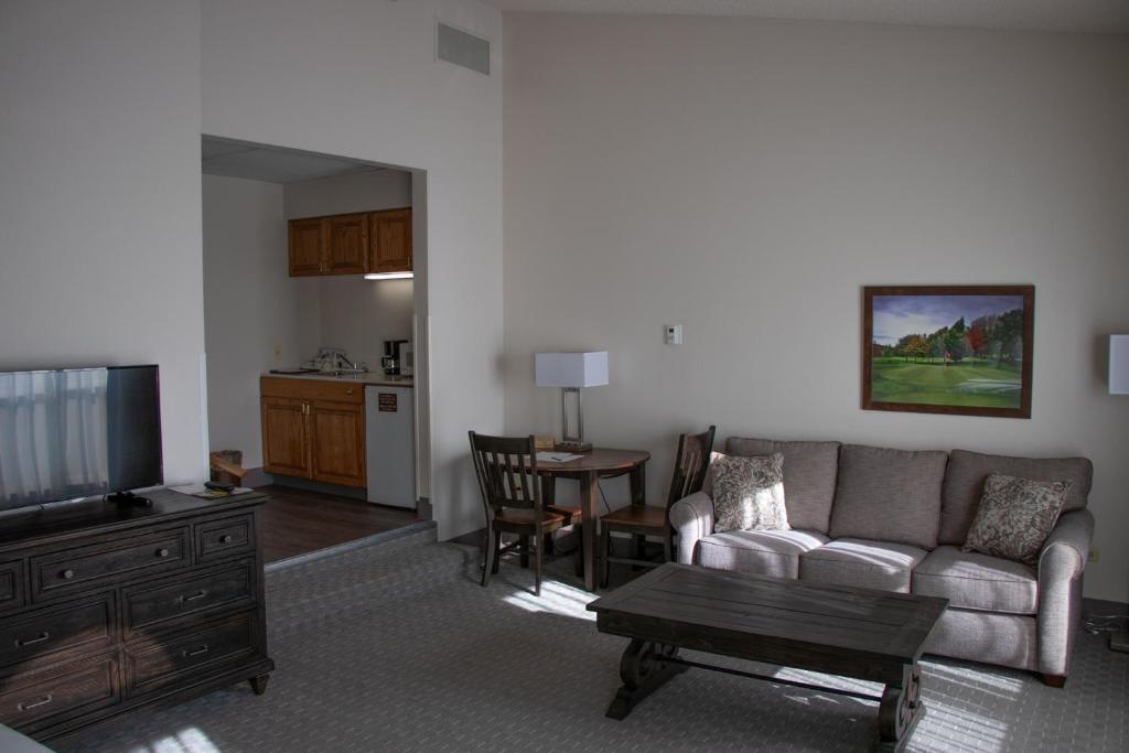 Lone Tree Golf Club And Hotel image
