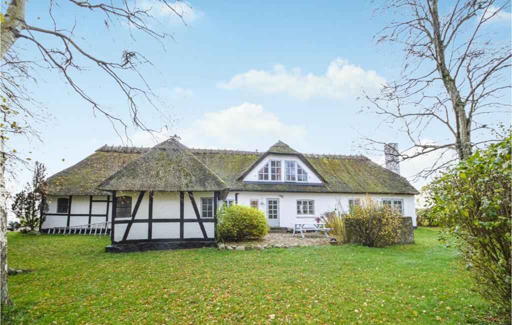 Amazing Home In Kettinge With 4 Bedrooms And Wifi