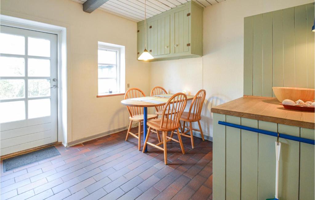 Amazing Home In Kettinge With 4 Bedrooms And Wifi photo 2